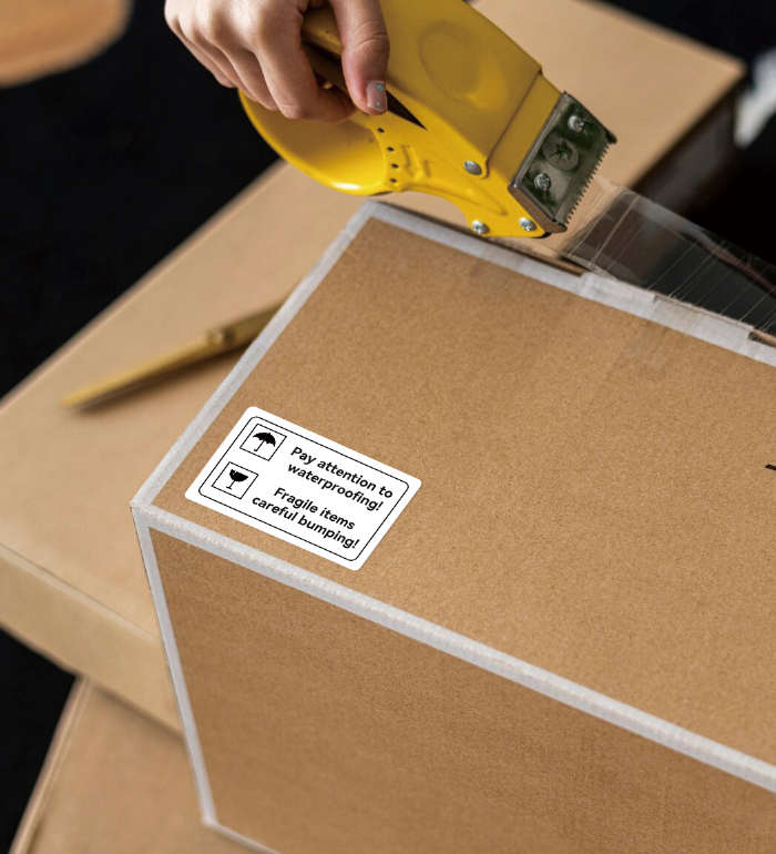 ملصقات الصناديق وعلامات الشحن